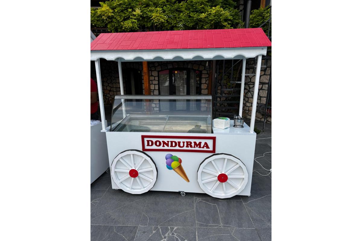 Maraş dondurması