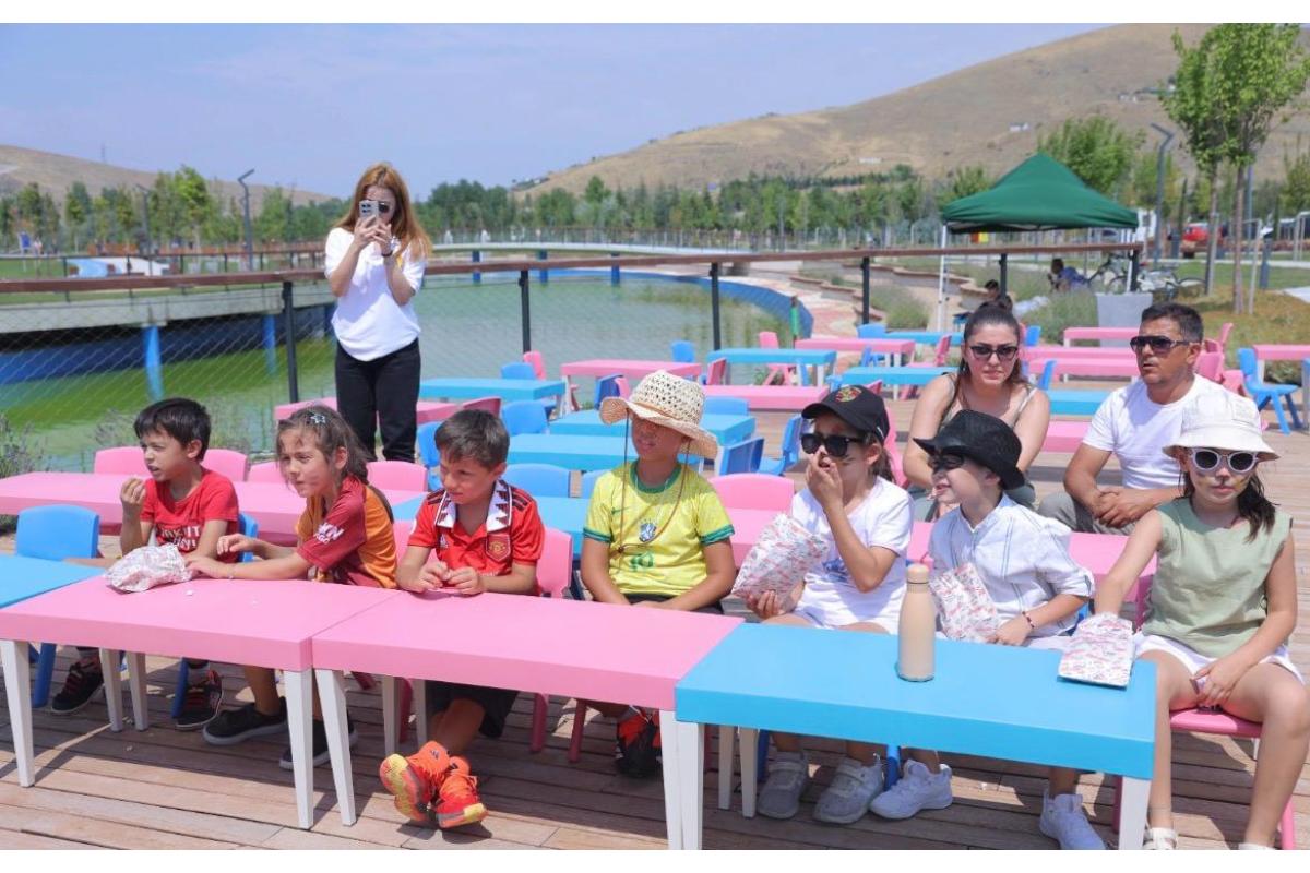 Çocuk atölye masa ve sandalyeleri